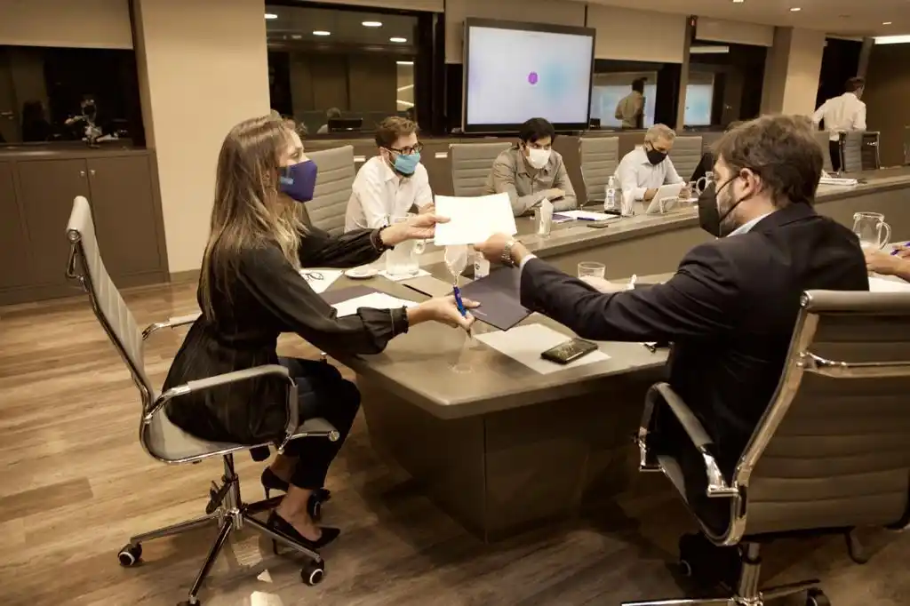 Galmarini recibió a Bianco: "Vamos a seguir haciendo obras, que eso trae salud, cuidado del medio ambiente y empleo", señaló la funcionaria