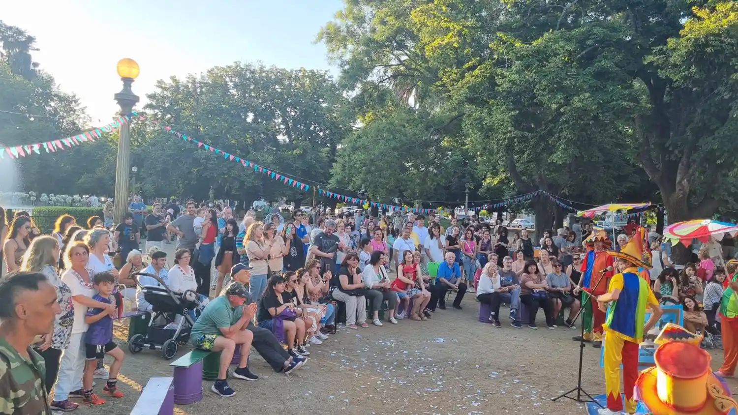 El Festival de Necesidad y Urgencia copó la plaza Independencia
