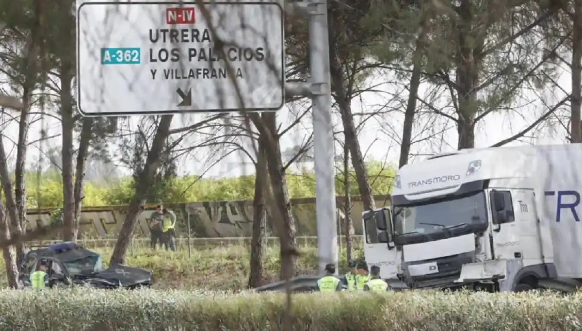 ¡DOS DE LAS VÍCTIMAS AGENTES! Camión se estrella contra alcabala policial y mata a 6 personas en España