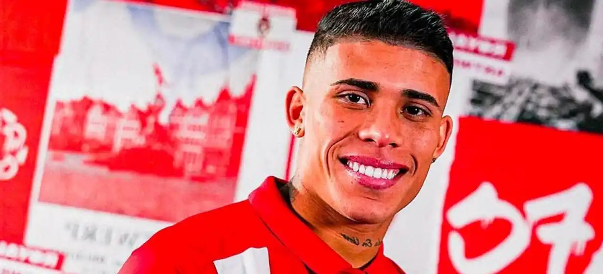 Boca compró a Costa y busca volantes