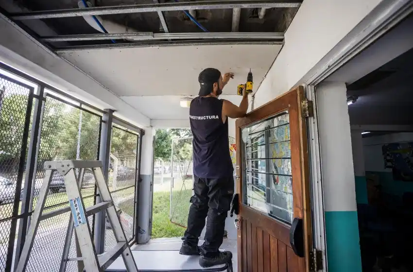 Avanzan los trabajos de reacondicionamiento en los establecimientos educativos municipales