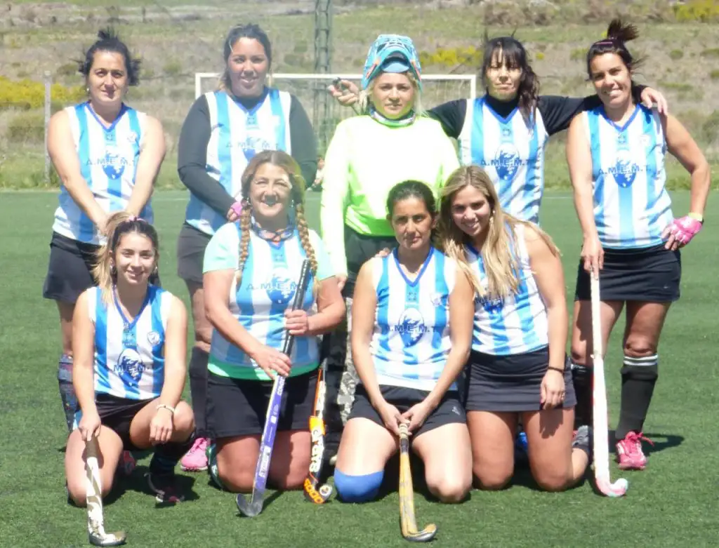 Diez equipos participaron en otro seven de mamis