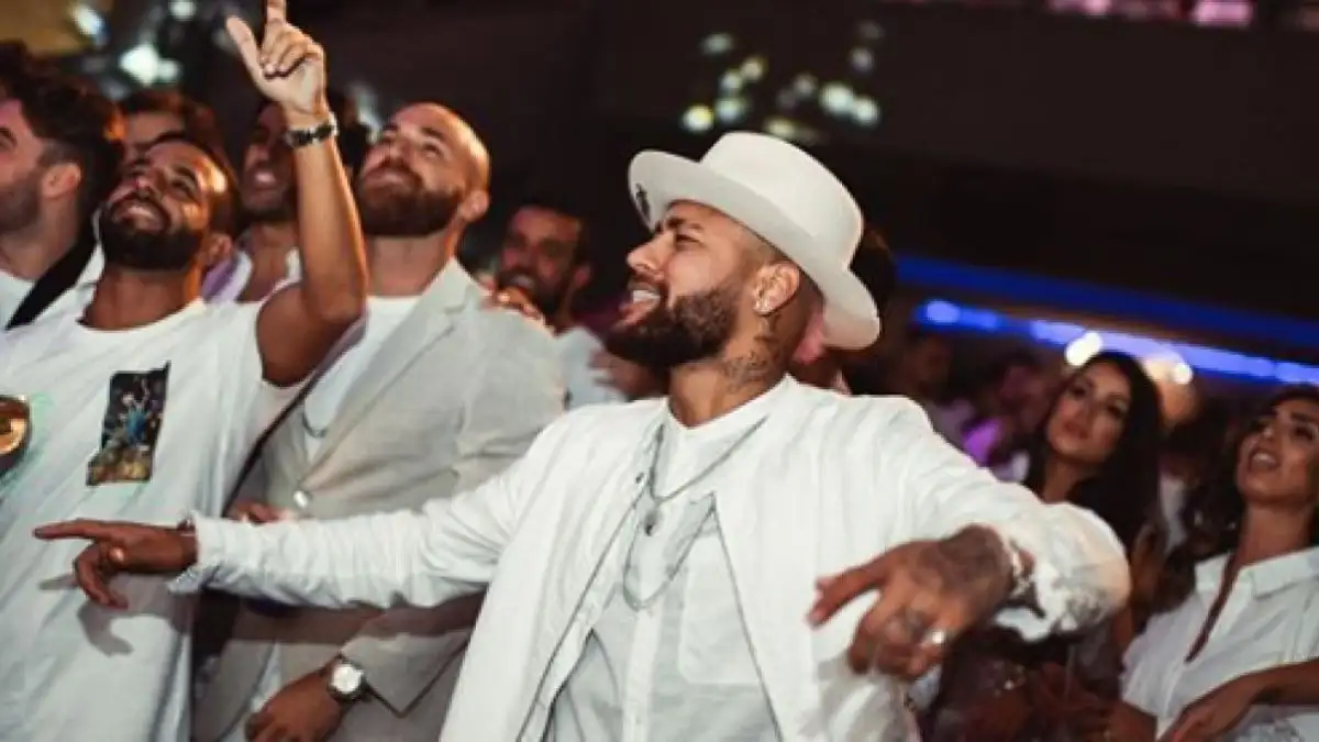 Apuntan contra Neymar por salir de fiesta en la previa al partido con Argentina