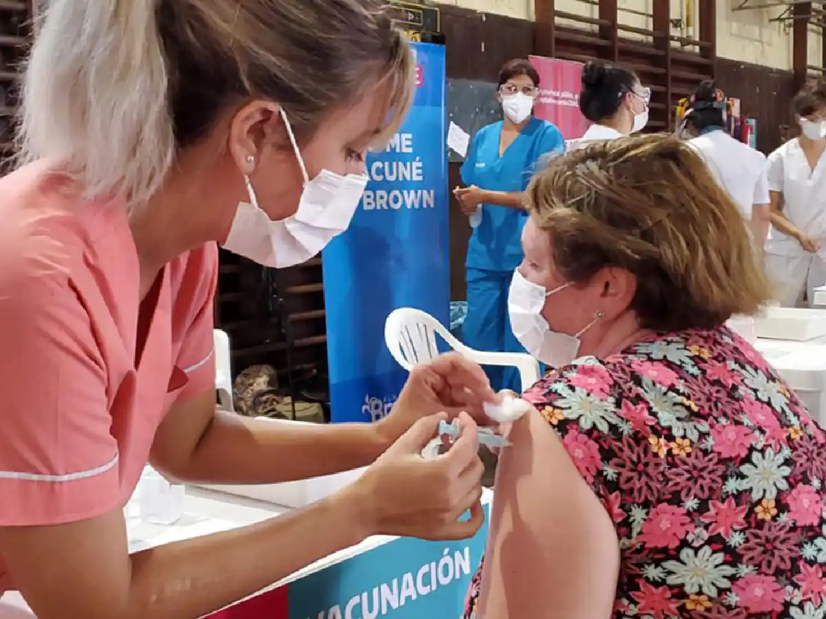 Diagnosticaron a 5.944 personas más con Covid en el país