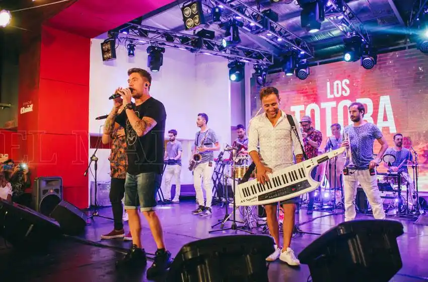 Los Totora y una espectacular convocatoria en Espacio Clarín