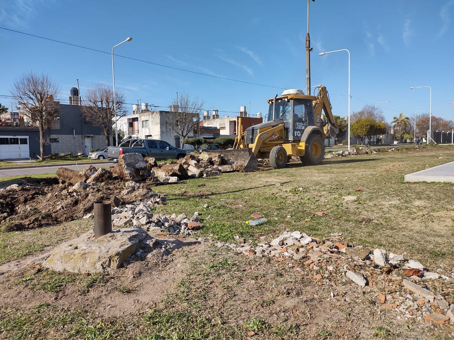 Construyen un playón deportivo en la excancha de Banfield: la obra cuesta casi 3 millones de pesos