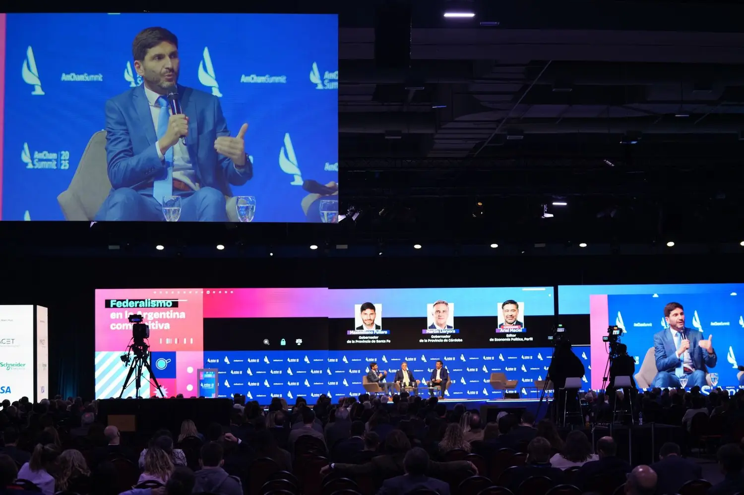 El gobernador participó de la jornada AmCham Summit 2025, organizada por la Cámara de Comercio de Estados Unidos en Argentina