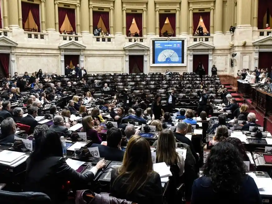 Diputados sesiona con agenda impulsada por la oposición.