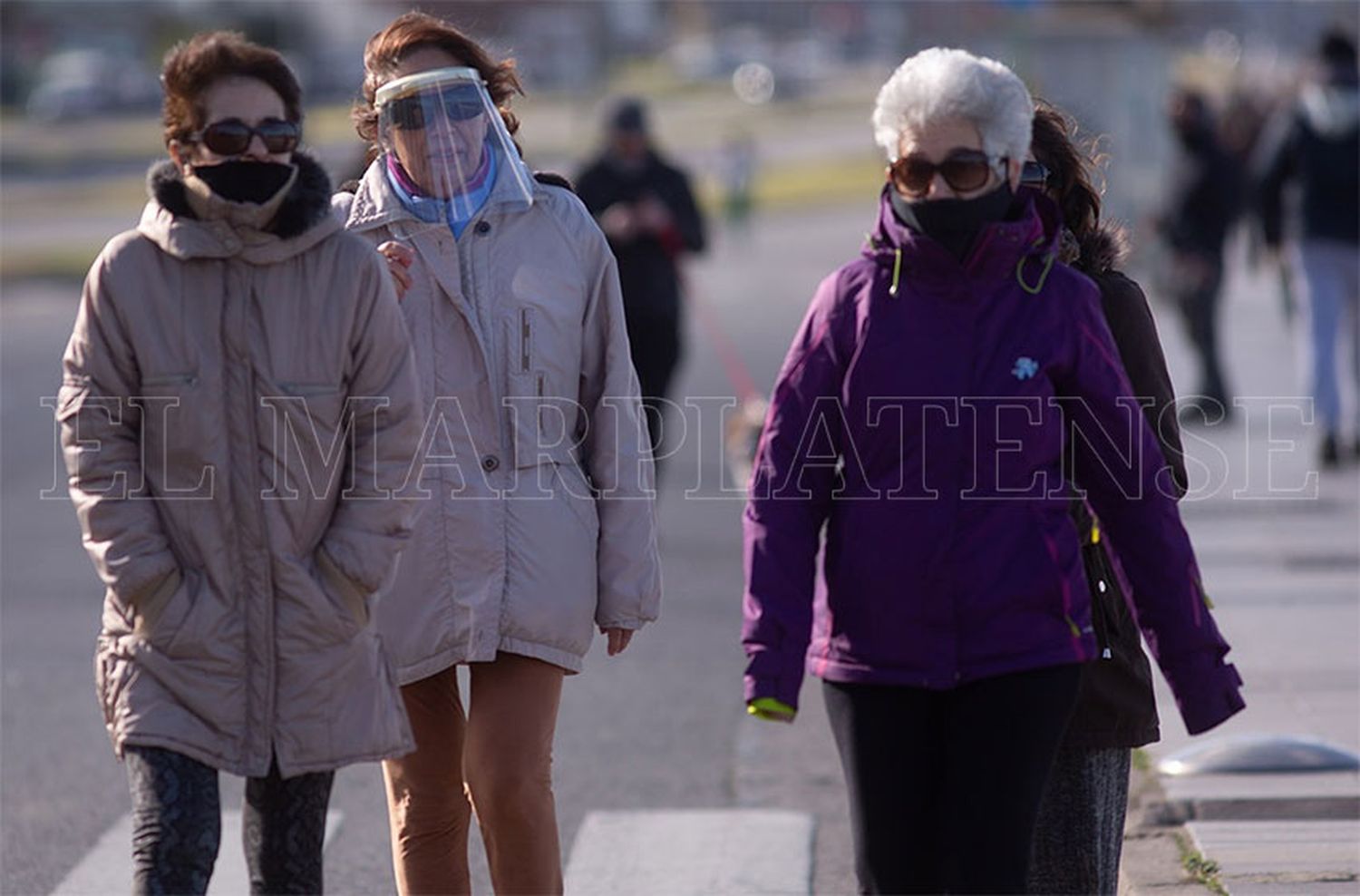 Seis policías y 18 personas sin nexo epidemiológico, entre los últimos 58 casos confirmados