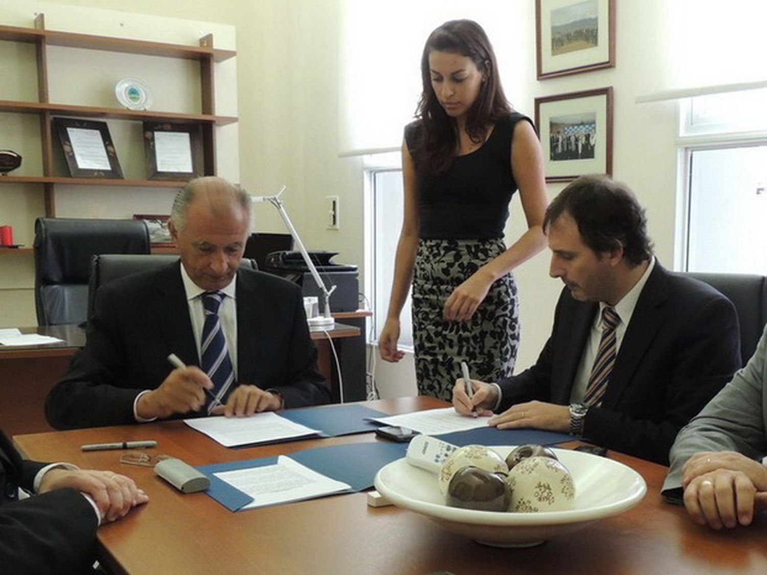 El IAPV firmó un convenio que intenta agilizar y modernizar sus servicios   