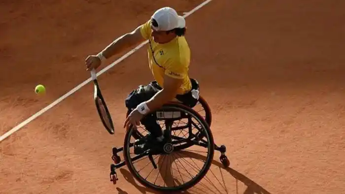 Fernández también avanzó a semifinales de Roland Garros