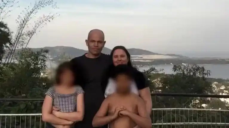 El adolescente confesó el crimen a la Policía y afirmó que no se llevaba bien con sus padres.
