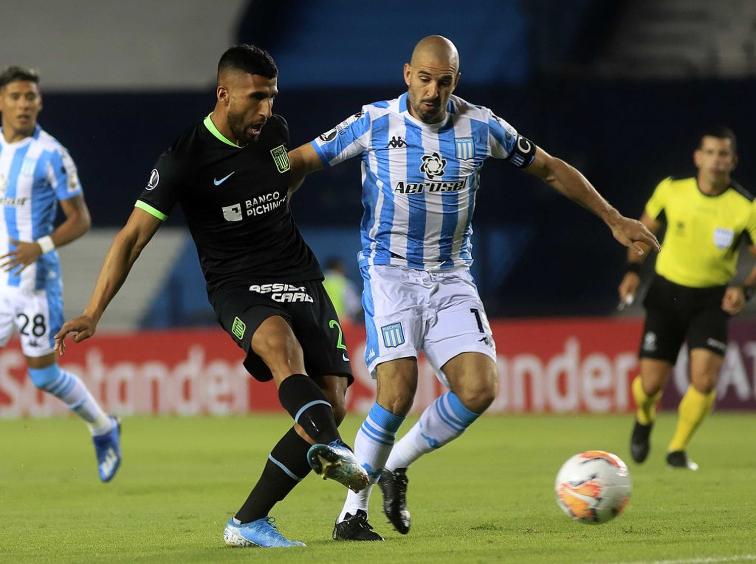 Racing encontró a tiempo la diferencia ante Alianza Lima