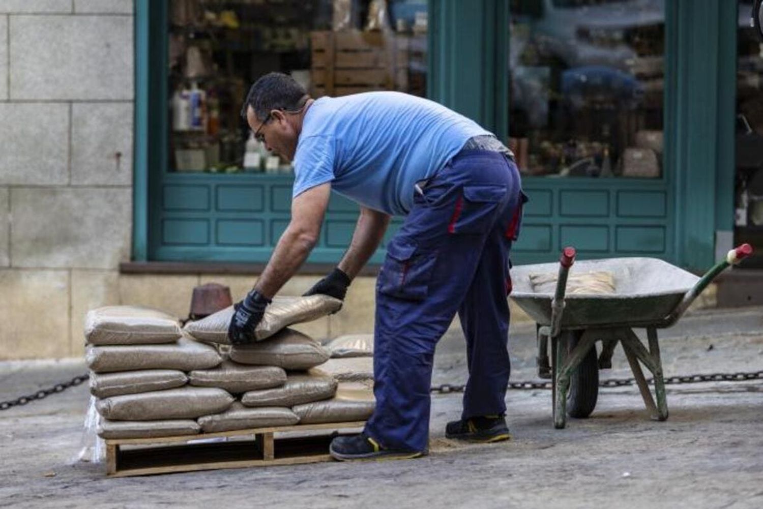 Aseguran que un 35% de los trabajadores están por debajo de la línea de la pobreza