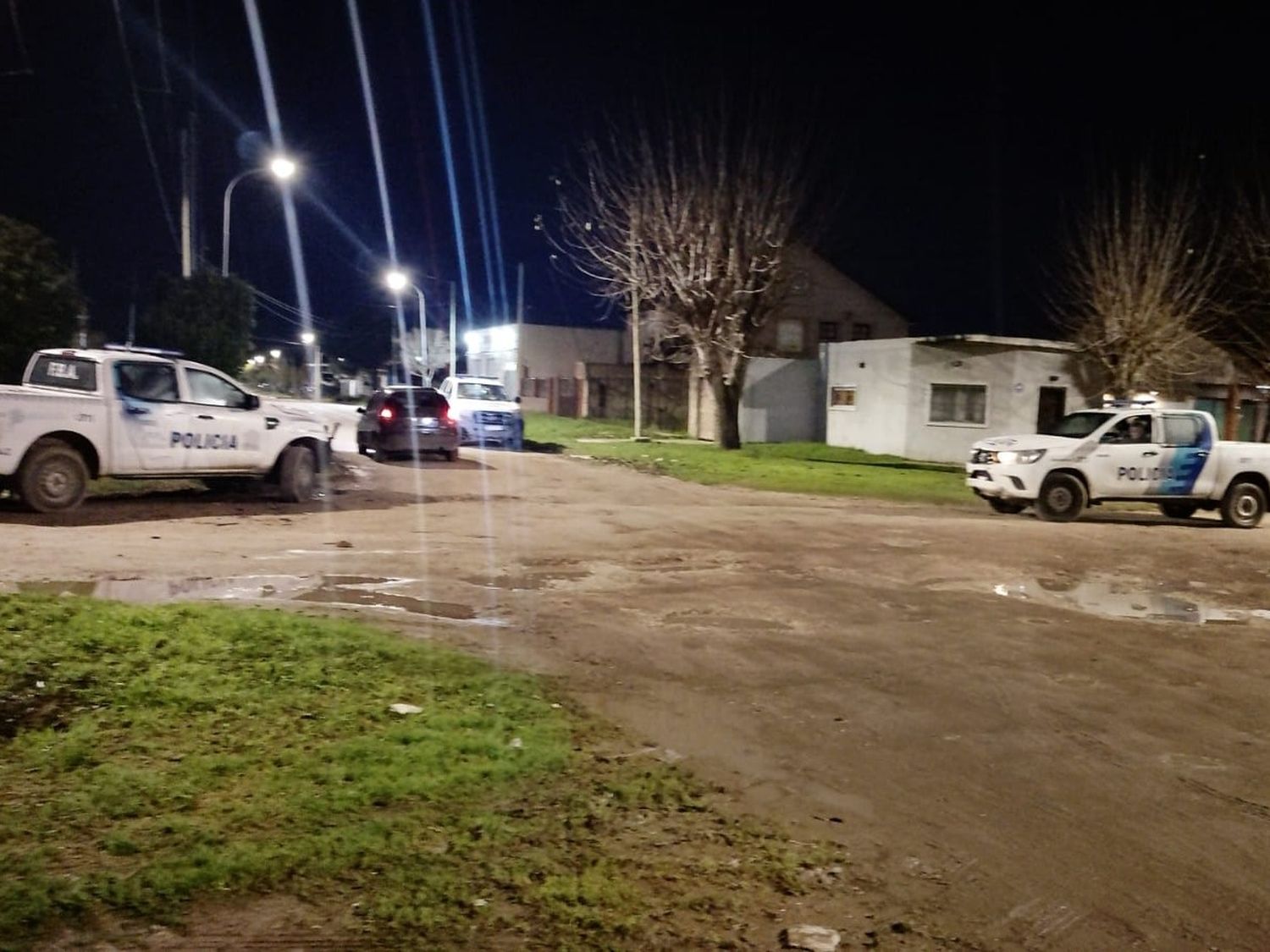 Robo, persecución y choque entre patrulleros: tres detenidos y dos policías heridos