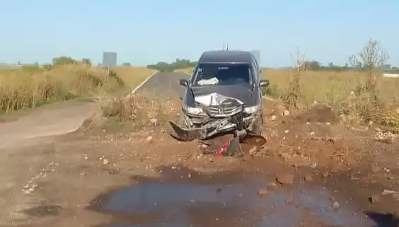 Impactó contra un montículo de tierra en la Autovía Ruta Nacional 18