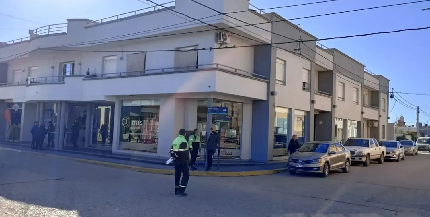 El hecho ocurrió en la puerta del trabajo de la víctima.