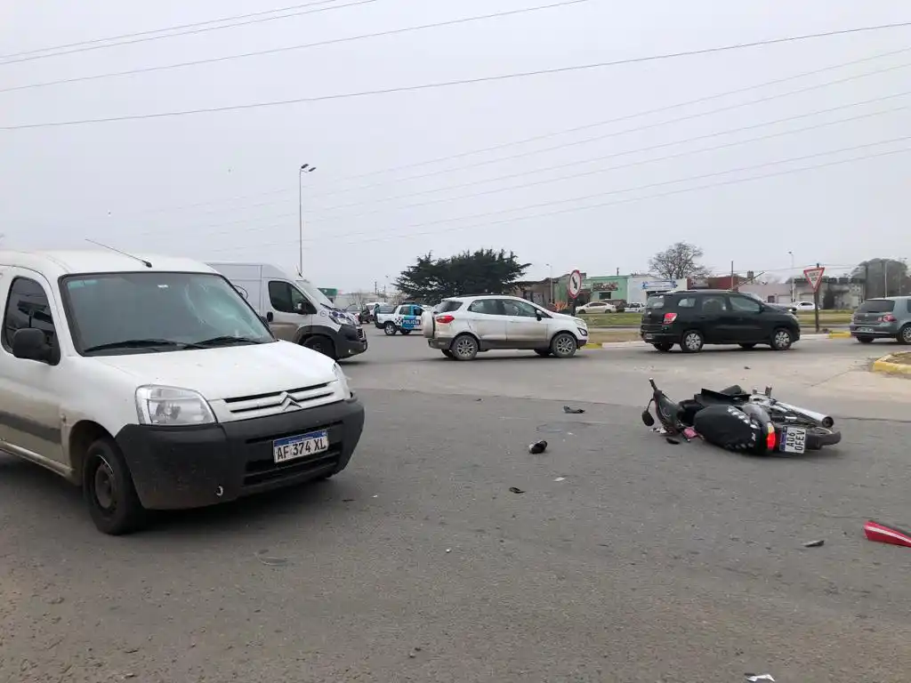 Choque moto camioneta colectora y rauch 10-08-23 - 2