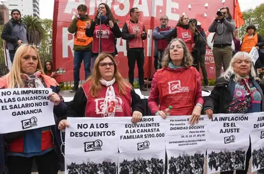 Paro de Amsafé: «Enfrentamos un gobierno autoritario que privilegia el ajuste y no la educación»