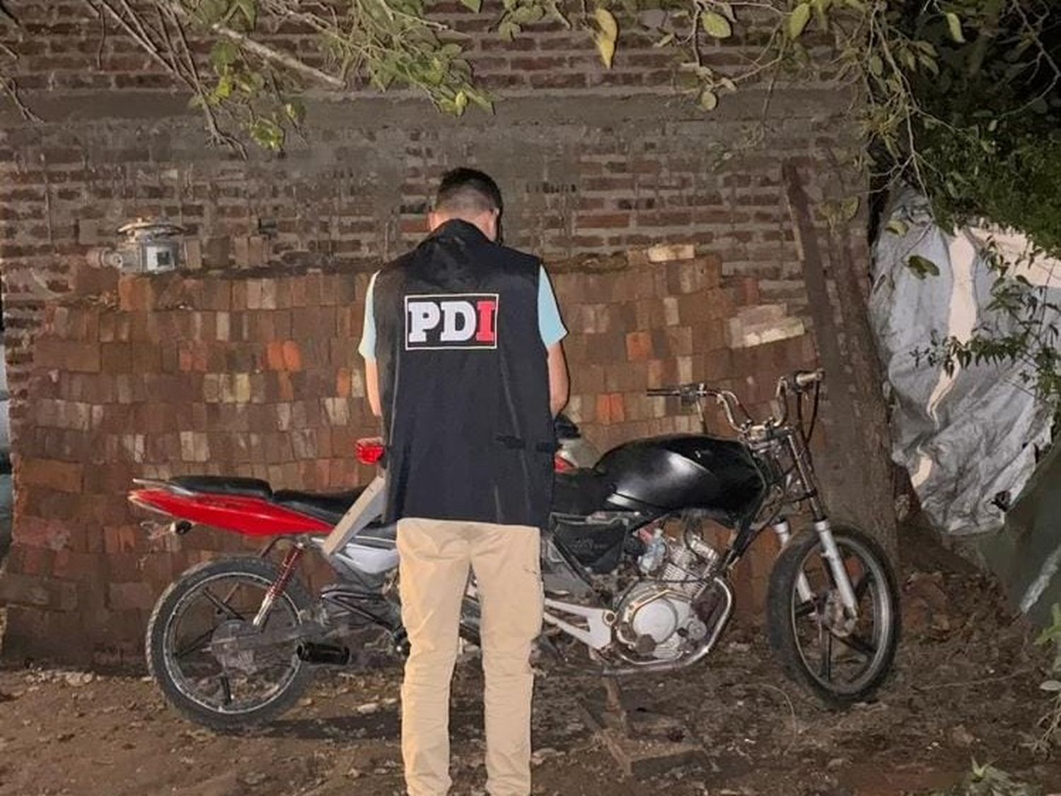 La Policía de Investigaciones identificó a una mujer por encubrimiento y recuperó una moto