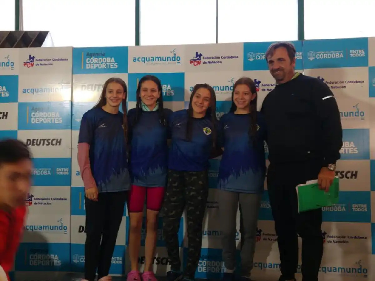 Gran actuación de nadadoras del Sport