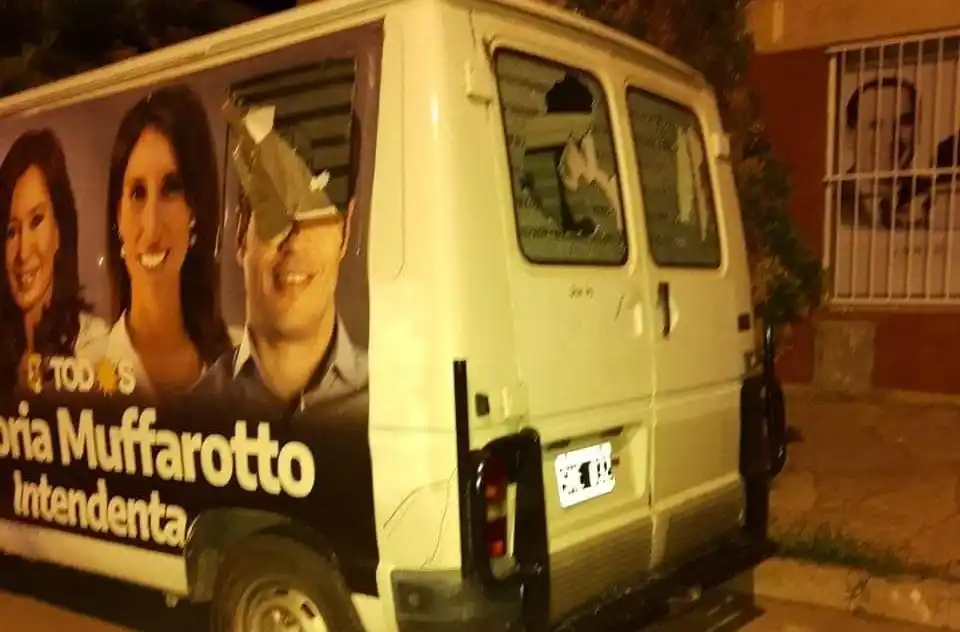 Atacaron el domicilio y una camioneta traffic del máximo dirigente de La Cámpora en Junín