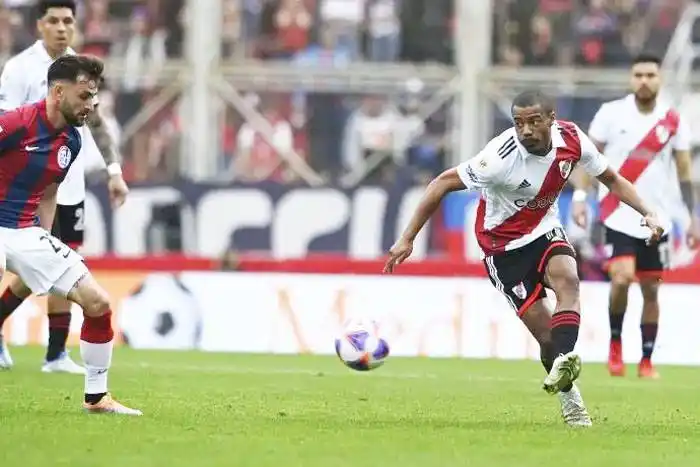 River venció 1-0 a San Lorenzo en un complicado clásico y recuperó terreno en la Liga Profesional