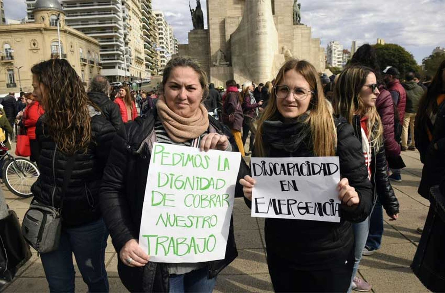 Protesta de trabajadores de la Salud por recortes de fondos: «Tenemos que trabajar de otra cosa porque no nos pagan a tiempo»