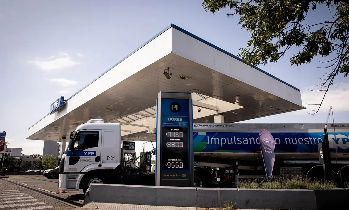 YPF ya implementó su plan de autodespacho con descuentos durante la madrugada
