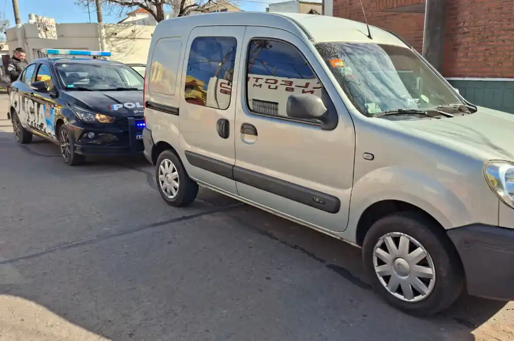 Una camioneta giró a su derecha y le pisó el pie a una motociclista en barrio 9 de Julio