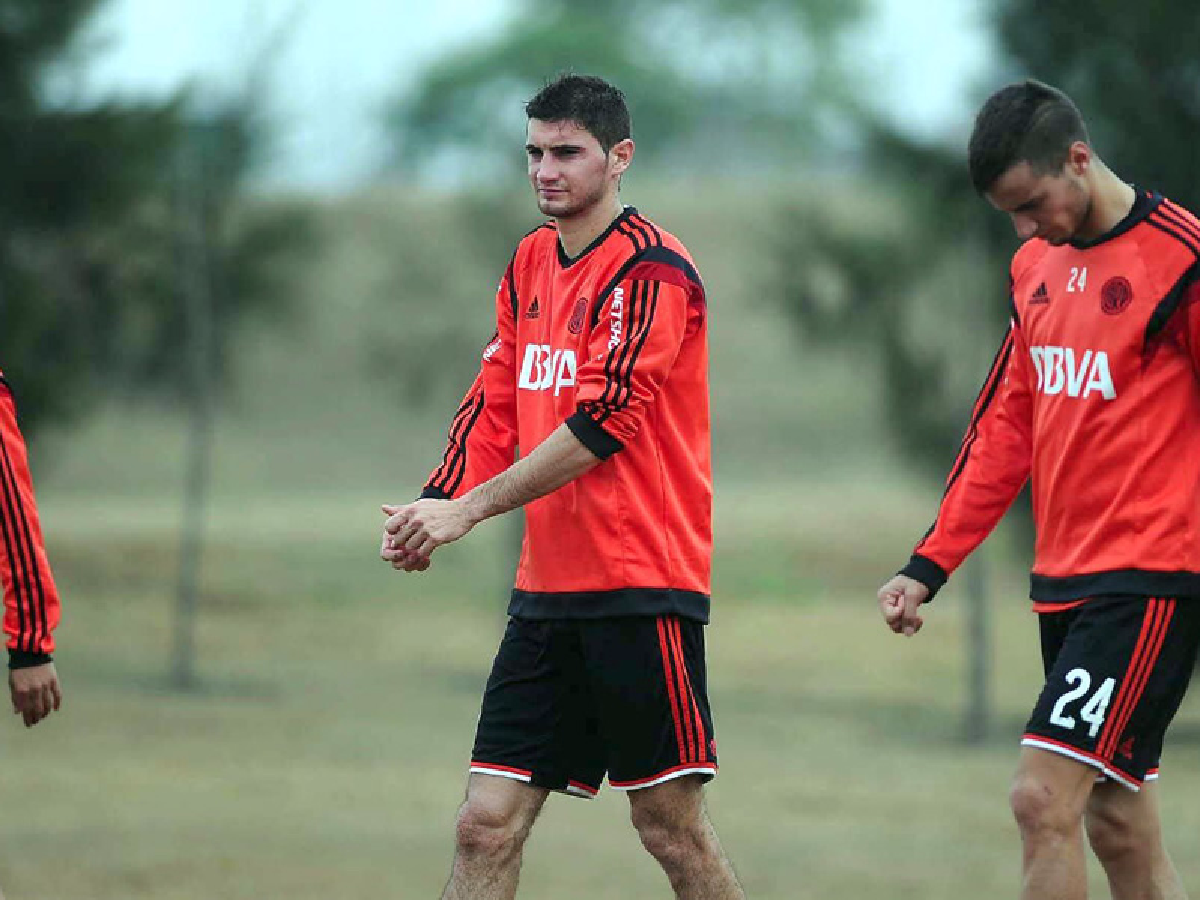El padre de Alario le recomienda seguir en River