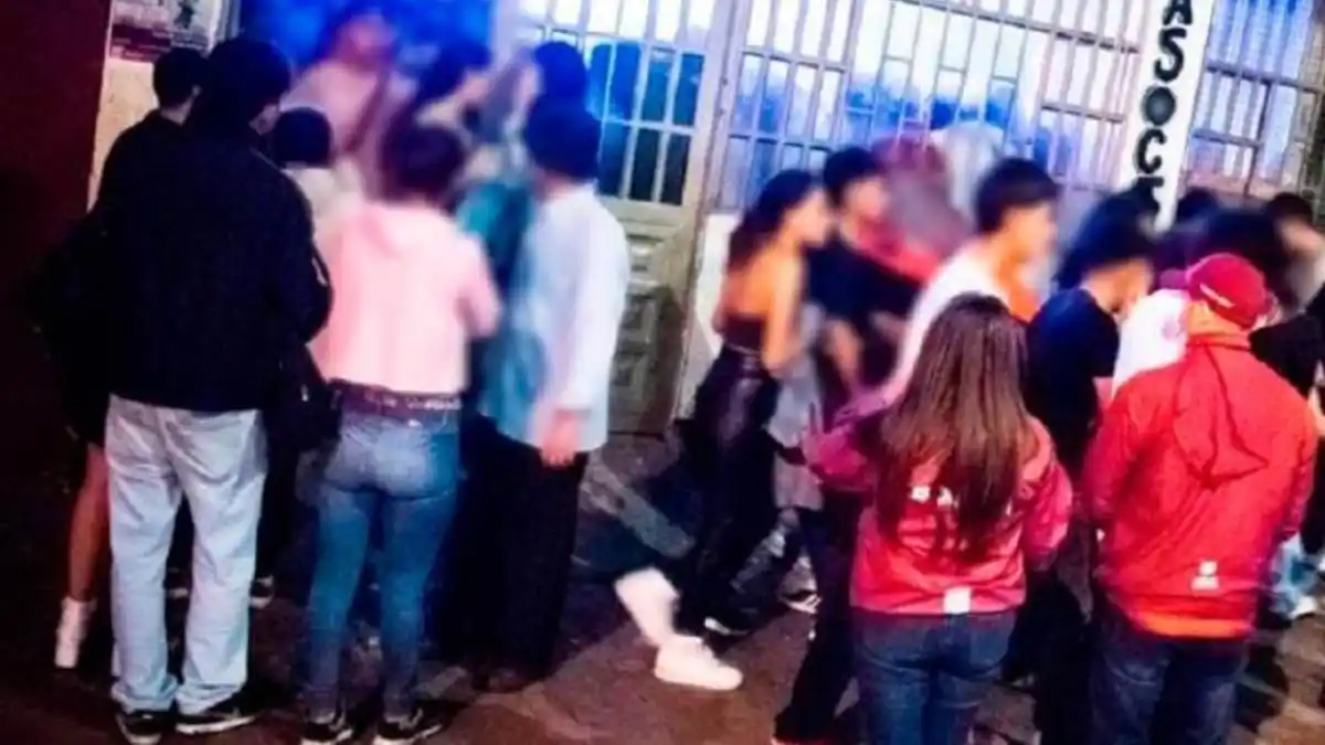 ¡CON LA LEY Y EL CRIMEN! Local en Bogotá funcionaba como juzgado en el día y discoteca clandestina en la noche
