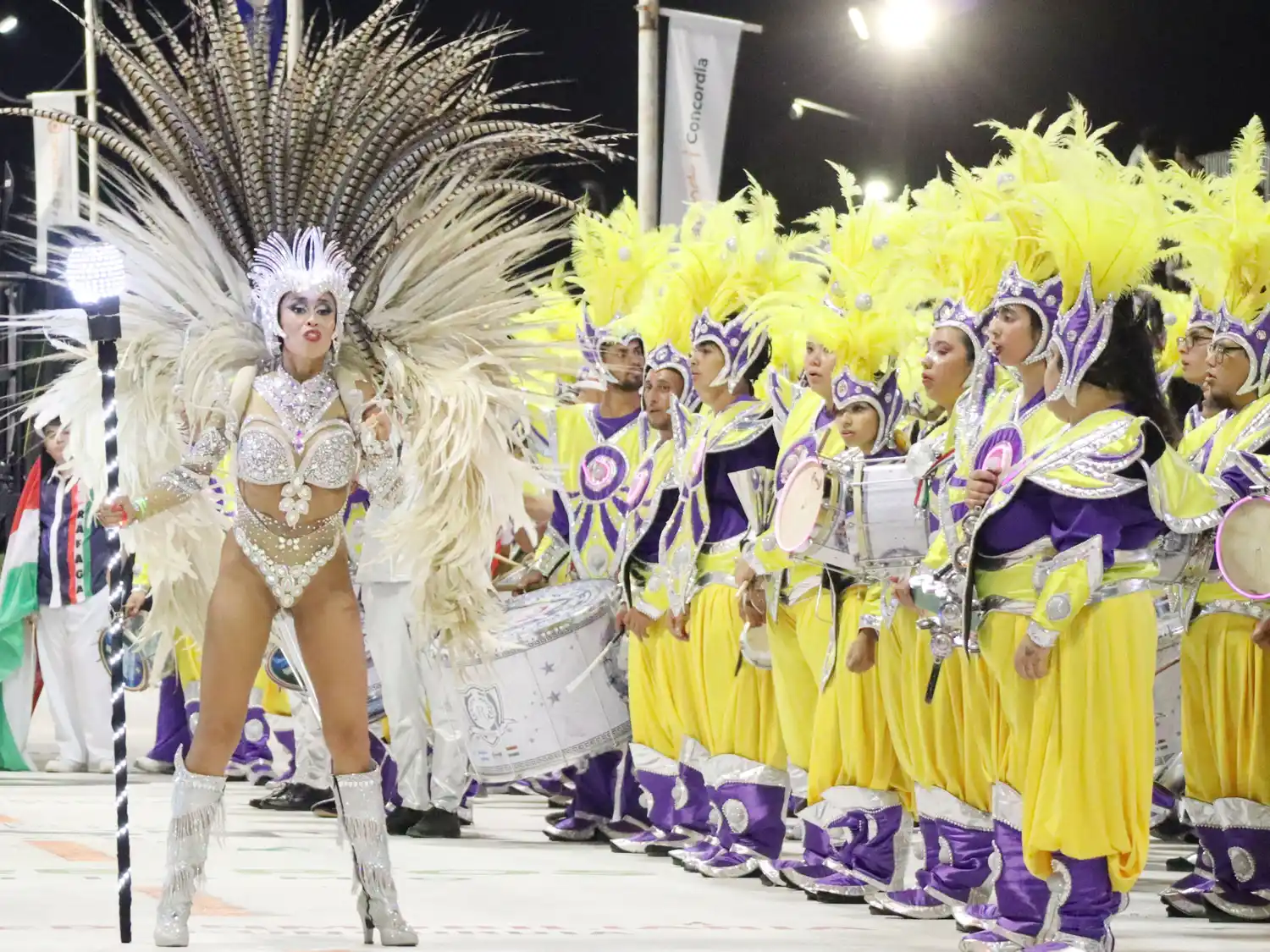 La séptima Noche de Carnaval enciende La Bianca con todo el ritmo de Ráfaga