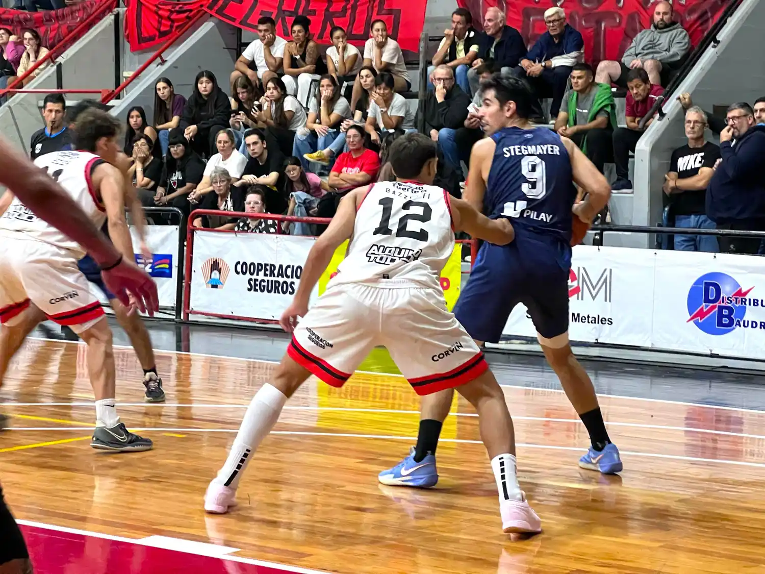 Olimpia vuelve a jugar de local por la tercera categoría del país.