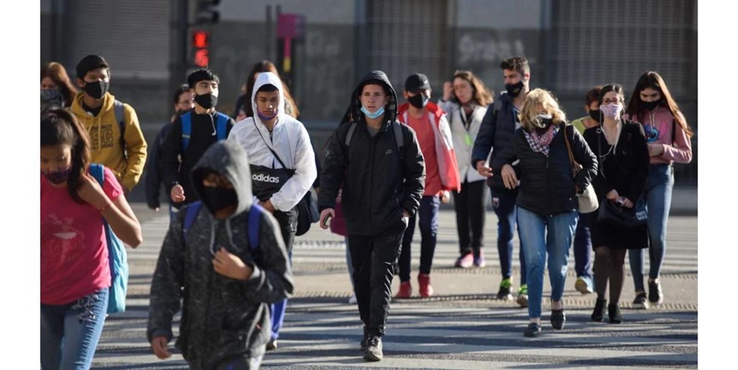 Oficializan medida que dispone uso optativo de barbijo en escuelas, trabajos y espacios recreativos