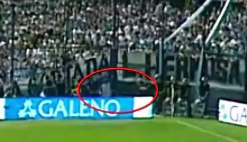 Aseguran que un fantasma apareció en el clásico entre Racing y River en Avellaneda