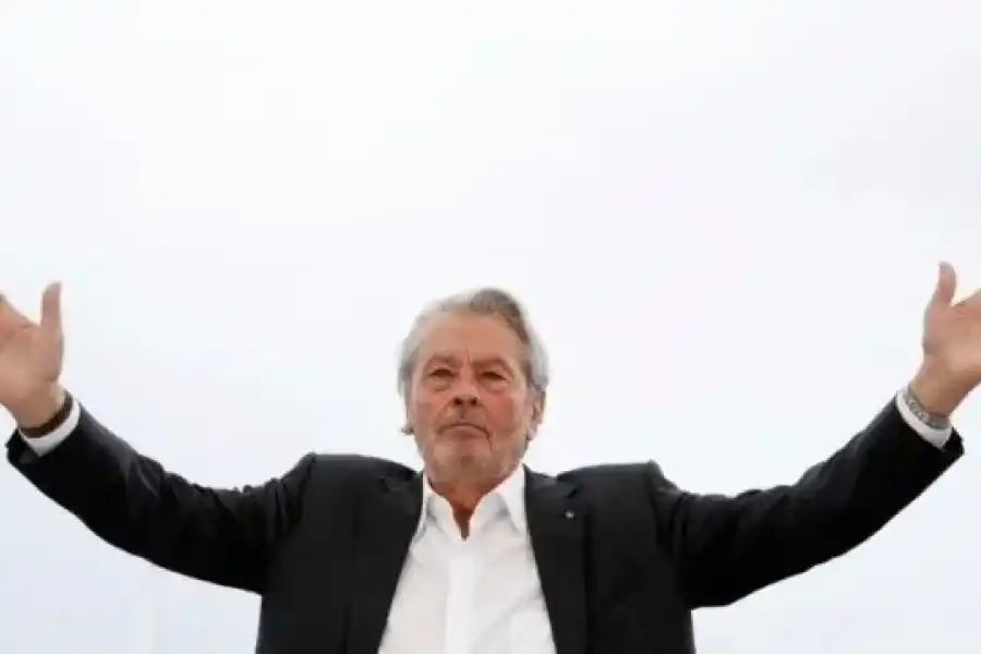 Murió Alain Delon, histórico actor francés y estrella del cine mundial