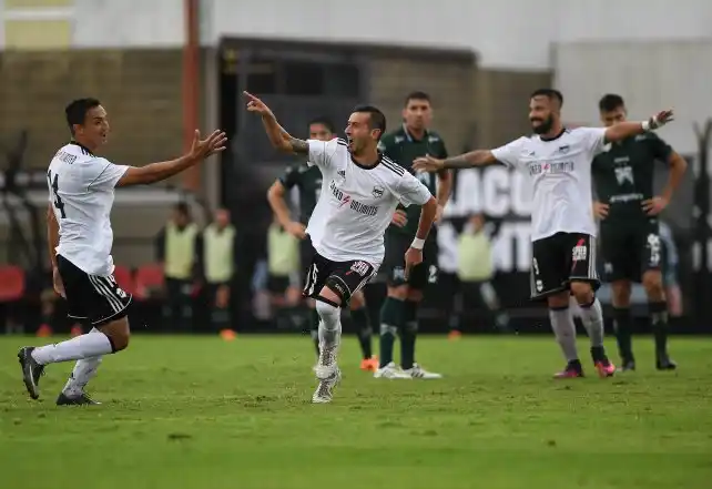 B NACIONAL: Riestra derrotó a Ferro  en medio de un temporal