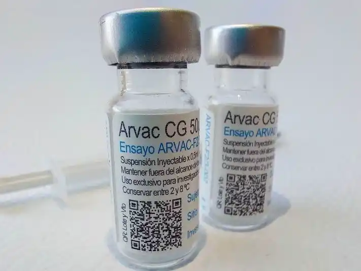 COVID-19: Gómez anunció la llegada de
mil dosis de la vacuna argentina ARVAC