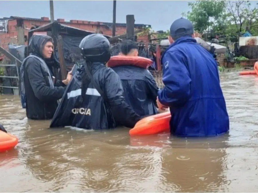 Inundaciones en Corrientes tras las copiosas lluvias, ya hay más de 400 evacuados