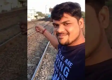 Video: El joven que sobrevivió a la embestida de un tren cuando se sacaba una selfie 