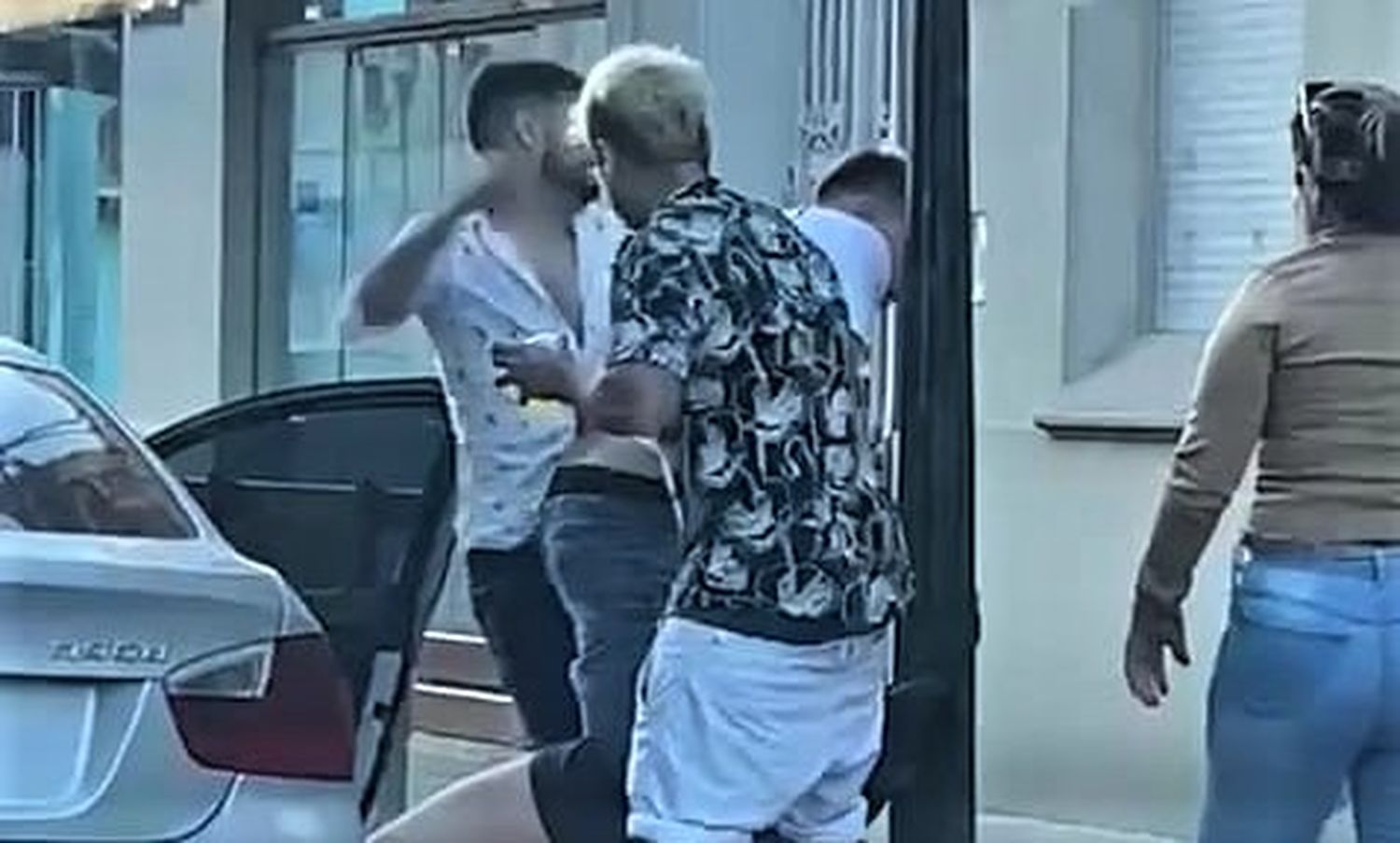 Fiscalía ya tiene los videos de la salvaje pelea pero advirtió que sólo podrá actuar si hay denuncia