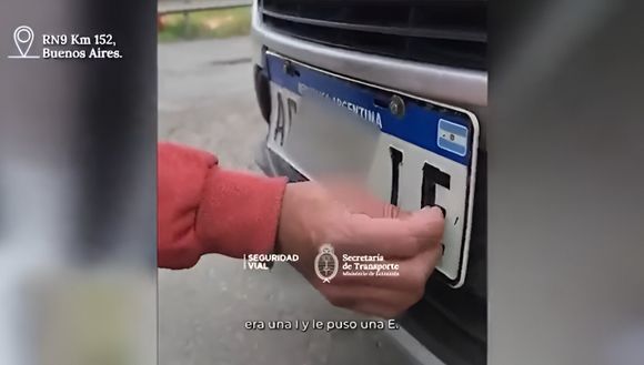 Ruta 9: llevaba la patente adulterada para evitar fotomultas y quiso coimear a los agentes de Seguridad Vial