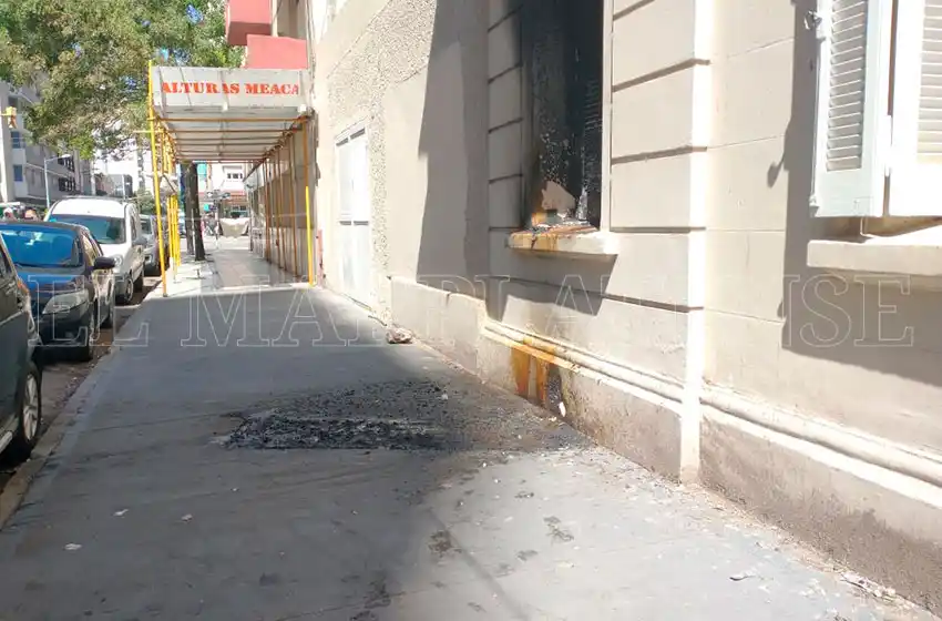 "Trapitos" incendiaron una ventana del Polivalente de Arte de Mar del Plata