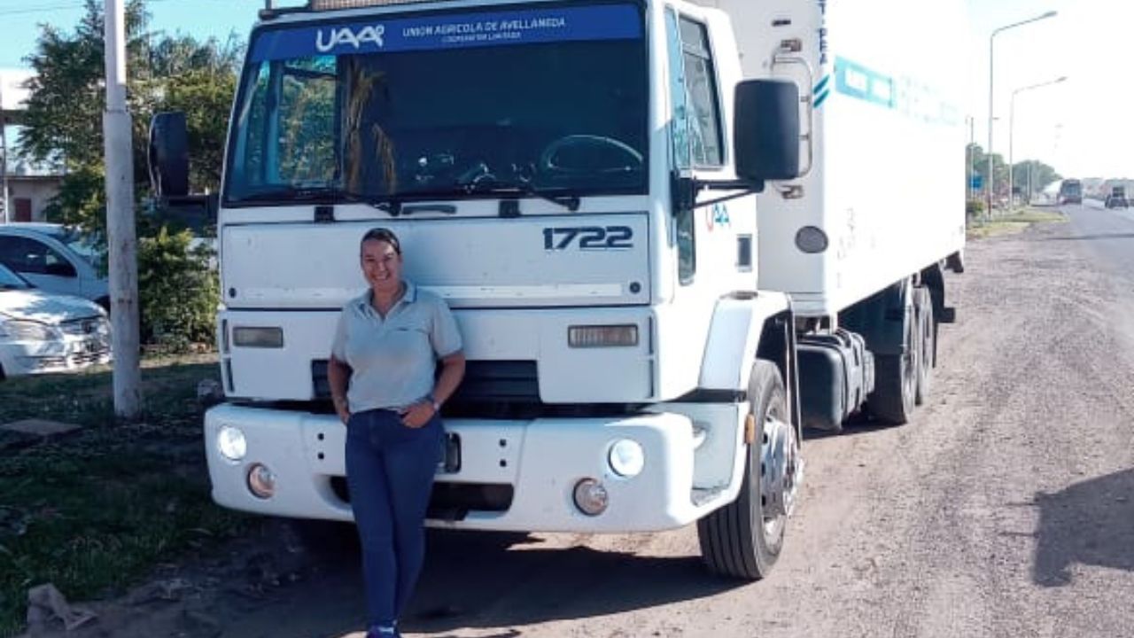 Día del camionero: Carina, la primera mujer de Avellaneda que se dedica a la actividad