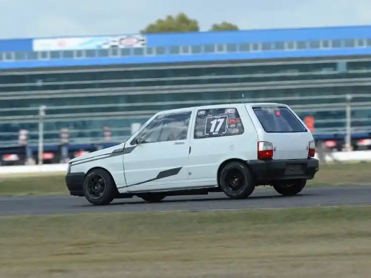 Bayala peleó adelante en la serie más rápida.