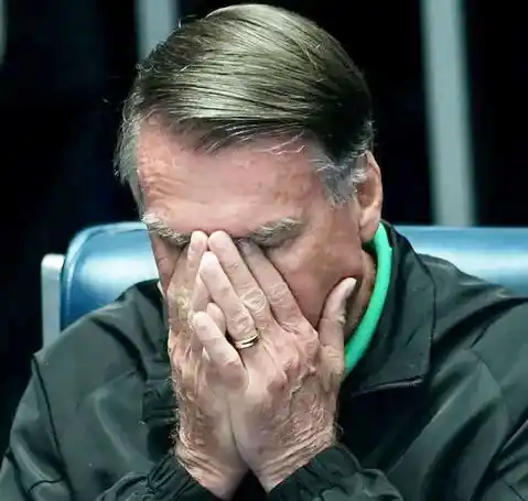 Al igual que Cristina Kirchner, Jair Bolsonaro deberá cumplir prisión domiciliaria con tobillera