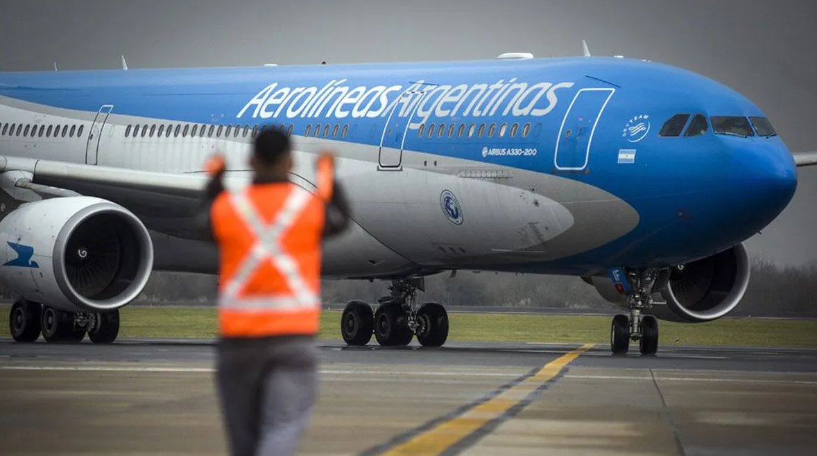 El Gobierno anunció que les descontará hasta 150 mil pesos a los trabajadores que adhieren al “paro encubierto” de aeronáuticos