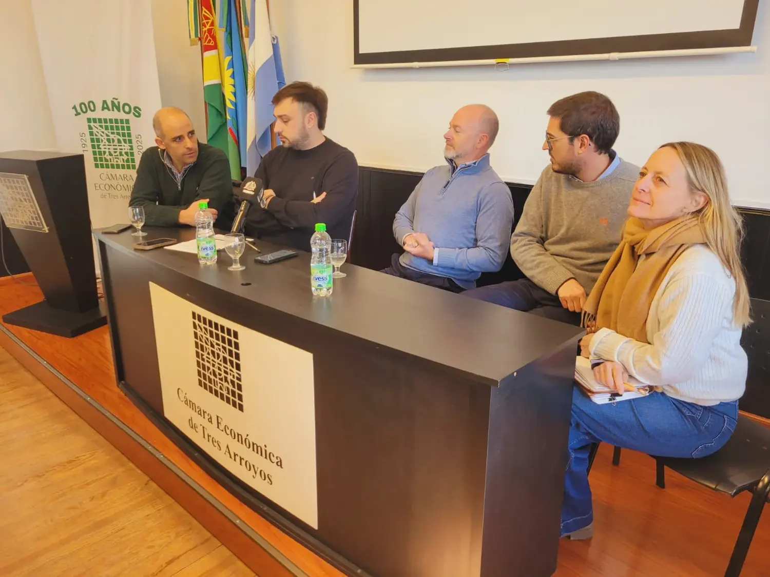 La mesa estuvo compuesta por Alejandro Martín Mohamed, Bruno Chiquette, Ryan Maxwell, Sebastián Villar y Micaela Manso. Representaron a la EATA, la Cámara Económica y Cruz del Sur, respectivamente