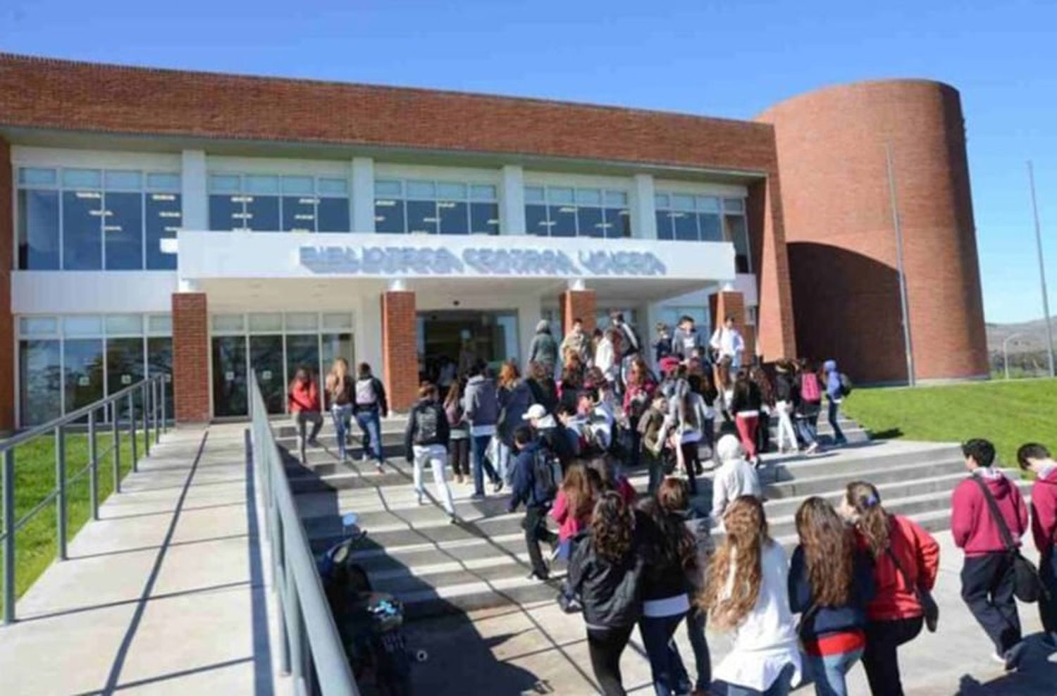 La Provincia aprobó un plan para ampliar el acceso a la universidad en localidades del interior